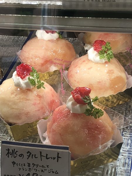 桃のタルトが美味しいです ー福岡ケーキ ラ フェ ブルー